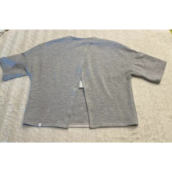 Lululemon Women’s Minimal Gray Top Short Sleeve Crop Peekaboo Open Back FLAWED - Picture 2 of 9